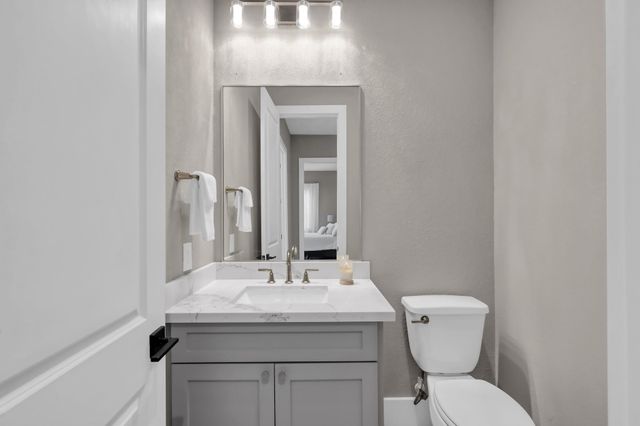 22 Lakeside Cove, The Woodlands, TX 77380