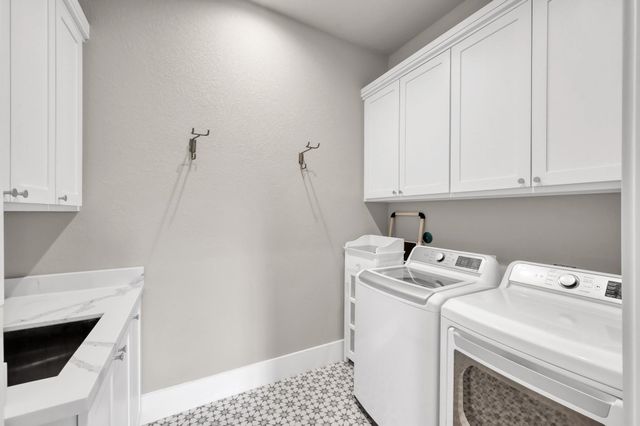 22 Lakeside Cove, The Woodlands, TX 77380