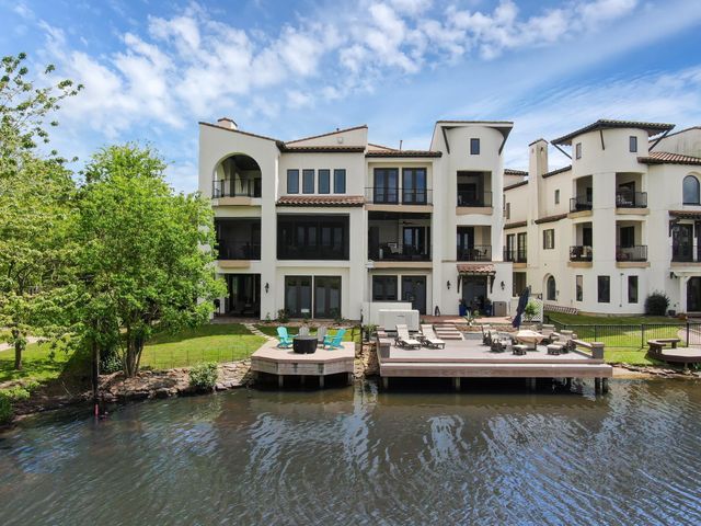 22 Lakeside Cove, The Woodlands, TX 77380