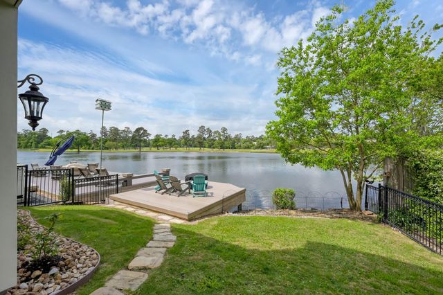 22 Lakeside Cove, The Woodlands, TX 77380
