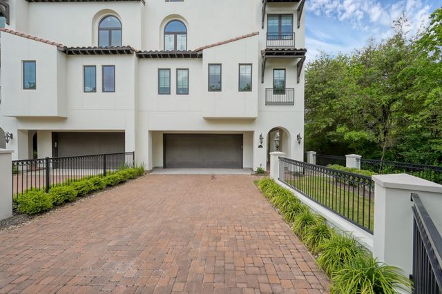 22 Lakeside Cove, The Woodlands, TX 77380