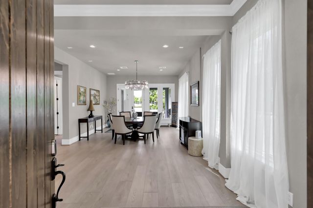 22 Lakeside Cove, The Woodlands, TX 77380