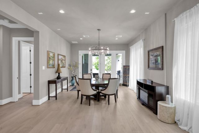 22 Lakeside Cove, The Woodlands, TX 77380