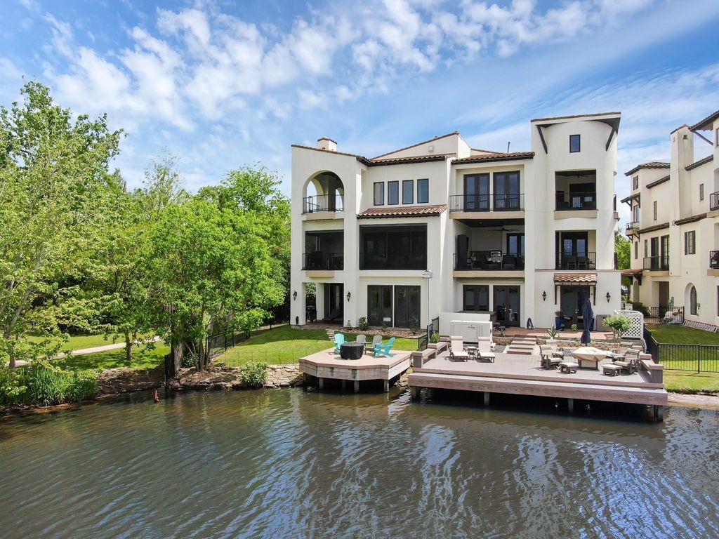 22 Lakeside Cove, The Woodlands, TX 77380