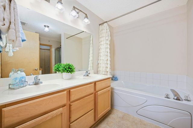 4820 Underwood Lane N D, Plymouth, MN 55442
