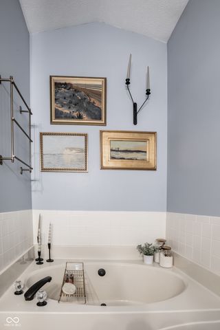 25 W Quail Wood Lane, Westfield, IN 46074