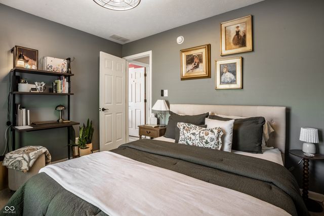 25 W Quail Wood Lane, Westfield, IN 46074