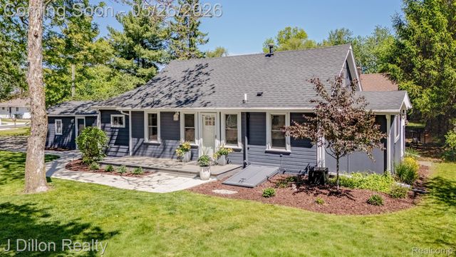11320 Eastside Drive, Plymouth Charter Township, MI 48170
