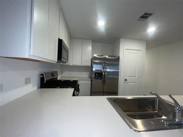 5715 Little Redwing Drive, Baytown, TX 77521