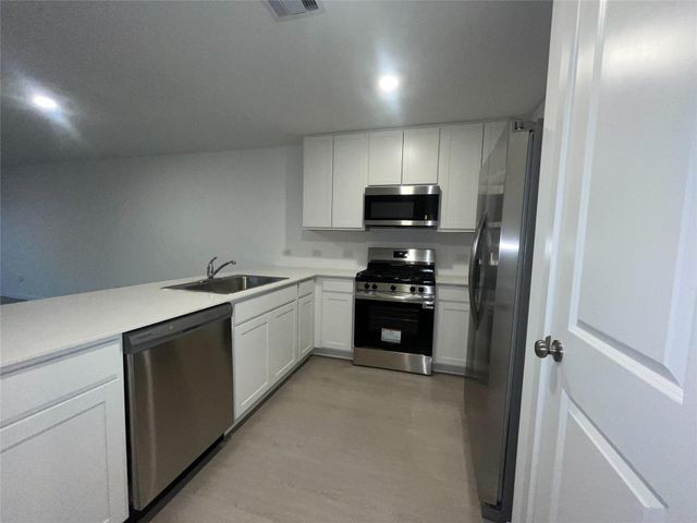 5715 Little Redwing Drive, Baytown, TX 77521