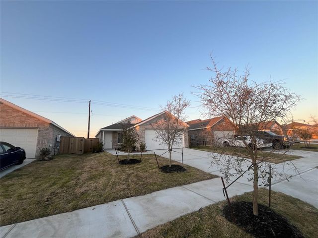 5715 Little Redwing Drive, Baytown, TX 77521