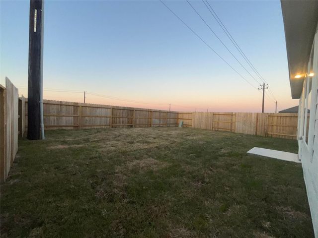 5715 Little Redwing Drive, Baytown, TX 77521