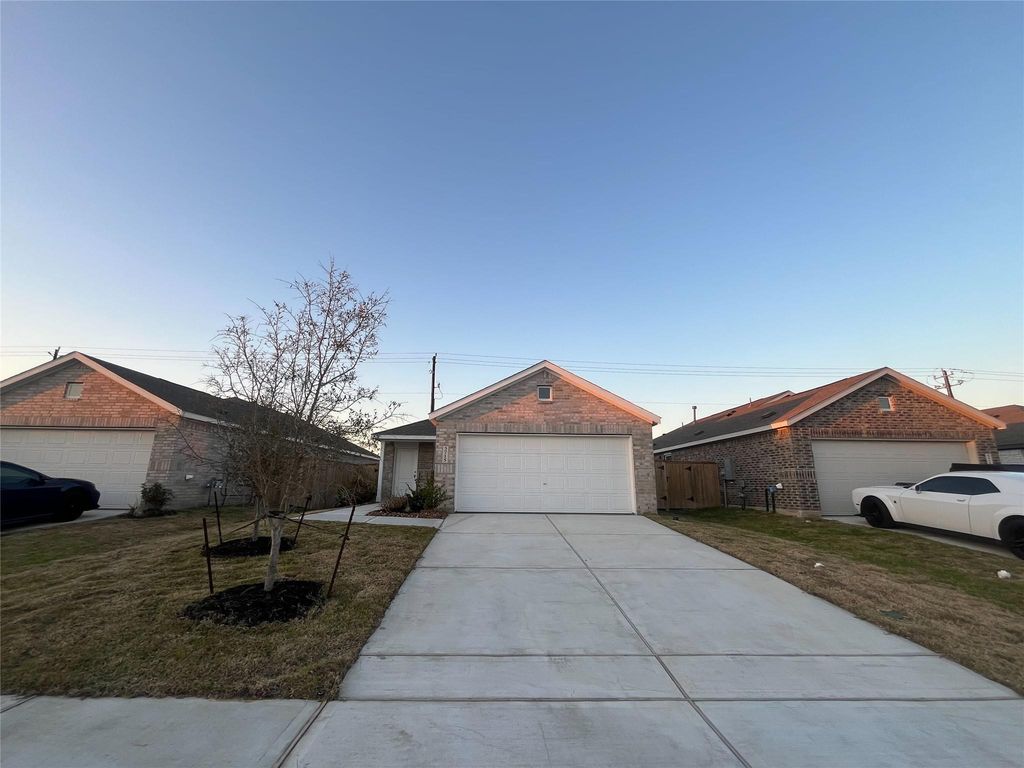 5715 Little Redwing Drive, Baytown, TX 77521