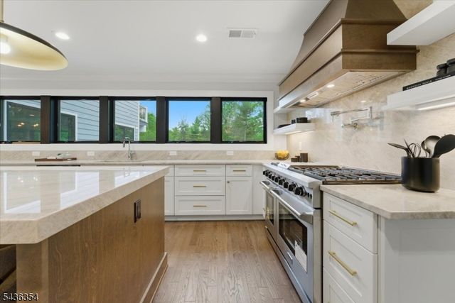 126 Emerson Ln, Berkeley Heights Twp., NJ 07922
