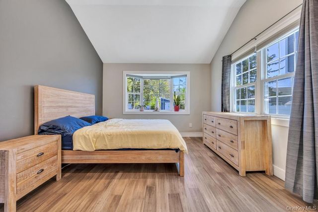 15 Main Parkway, Plainview, NY 11803