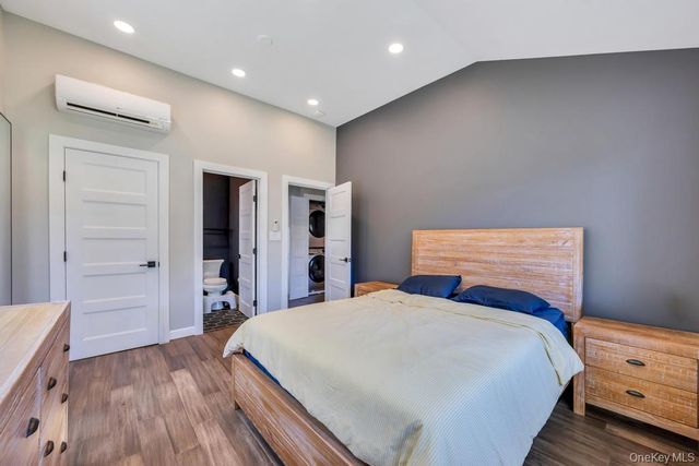 15 Main Parkway, Plainview, NY 11803