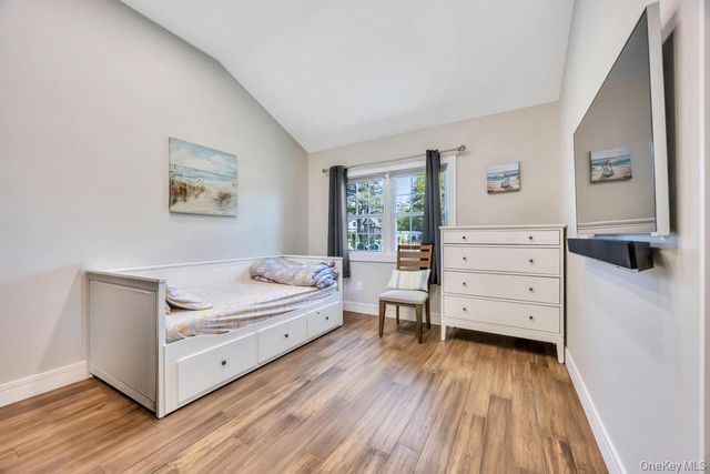 15 Main Parkway, Plainview, NY 11803