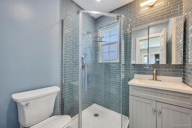 15 Main Parkway, Plainview, NY 11803