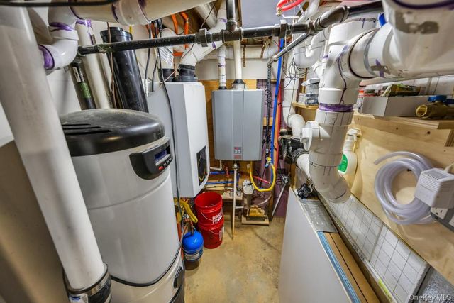 15 Main Parkway, Plainview, NY 11803