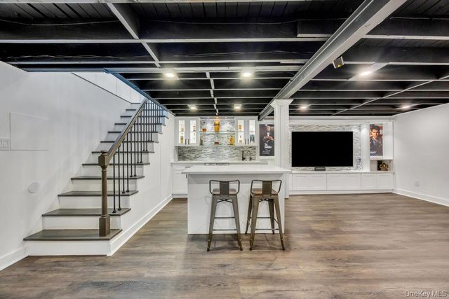 15 Main Parkway, Plainview, NY 11803