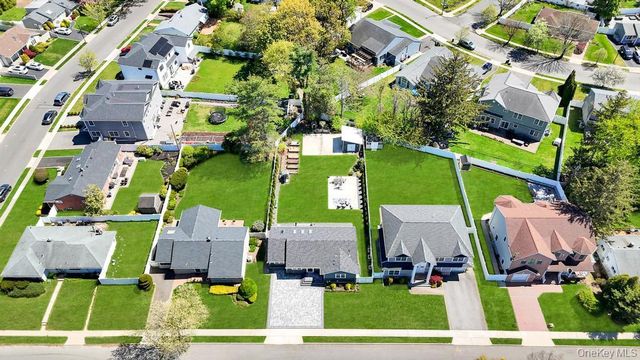 15 Main Parkway, Plainview, NY 11803