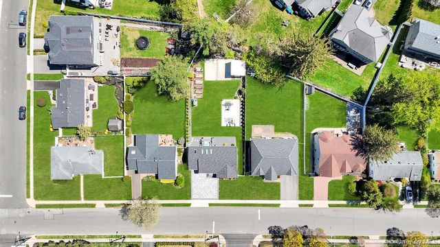 15 Main Parkway, Plainview, NY 11803