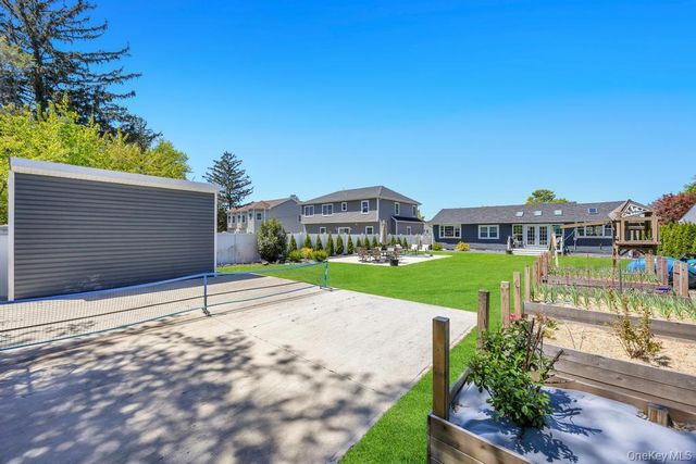 15 Main Parkway, Plainview, NY 11803