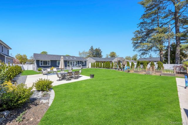 15 Main Parkway, Plainview, NY 11803