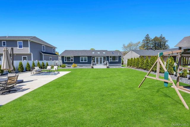 15 Main Parkway, Plainview, NY 11803