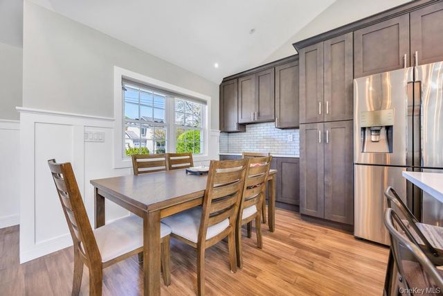 15 Main Parkway, Plainview, NY 11803