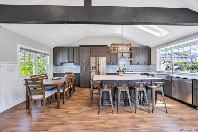 15 Main Parkway, Plainview, NY 11803