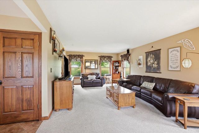 S25W30256 Jenna LANE, Waukesha, WI 53188