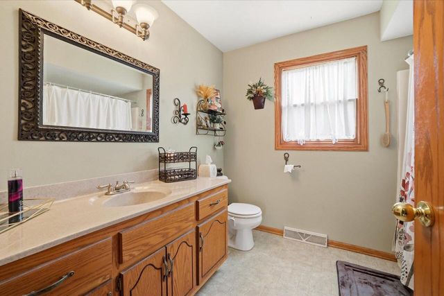 S25W30256 Jenna LANE, Waukesha, WI 53188