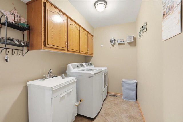 S25W30256 Jenna LANE, Waukesha, WI 53188