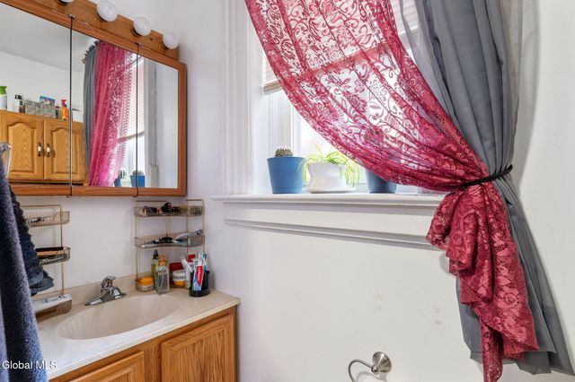 210 Union Street, Schenectady, NY 12305