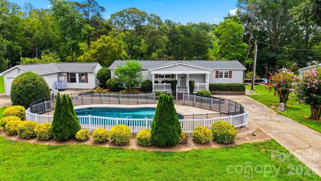 4520 Lake Drive, Sherrills Ford, NC 28673