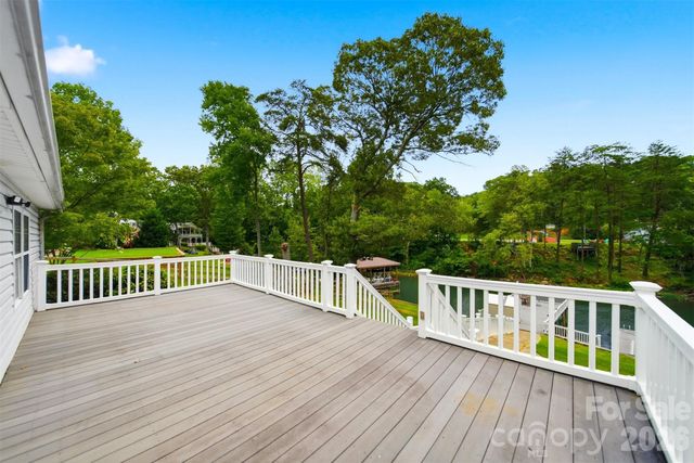 4520 Lake Drive, Sherrills Ford, NC 28673
