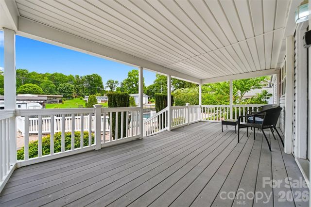 4520 Lake Drive, Sherrills Ford, NC 28673