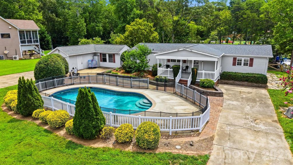 4520 Lake Drive, Sherrills Ford, NC 28673