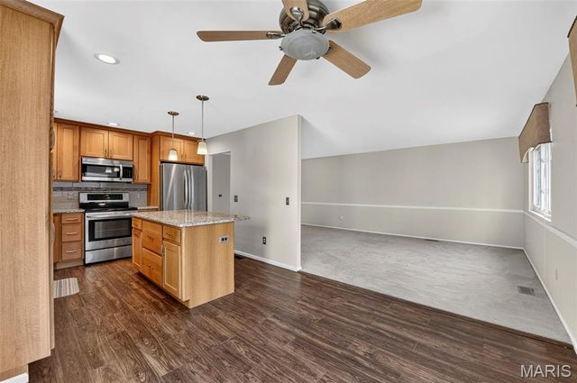 12021 Cedar Lake Court, Maryland Heights, MO 63043