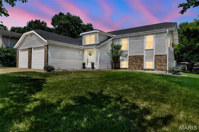 12021 Cedar Lake Court, Maryland Heights, MO 63043