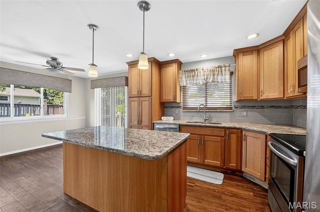 12021 Cedar Lake Court, Maryland Heights, MO 63043