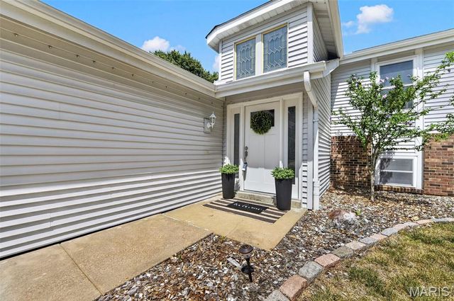 12021 Cedar Lake Court, Maryland Heights, MO 63043