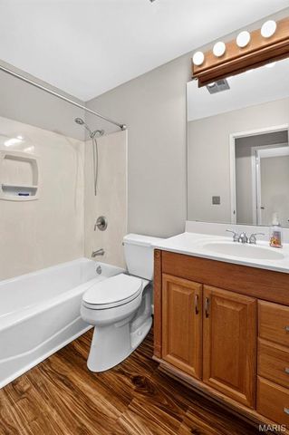 12021 Cedar Lake Court, Maryland Heights, MO 63043