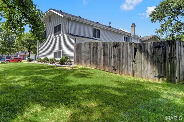 12021 Cedar Lake Court, Maryland Heights, MO 63043