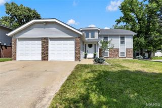 12021 Cedar Lake Court, Maryland Heights, MO 63043
