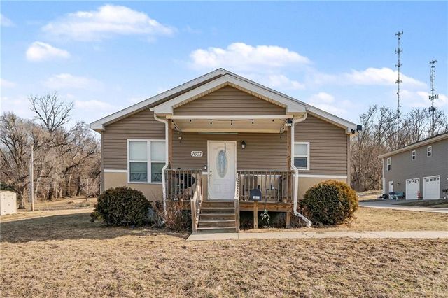 1607 S 14th Street, St Joseph, MO 64503