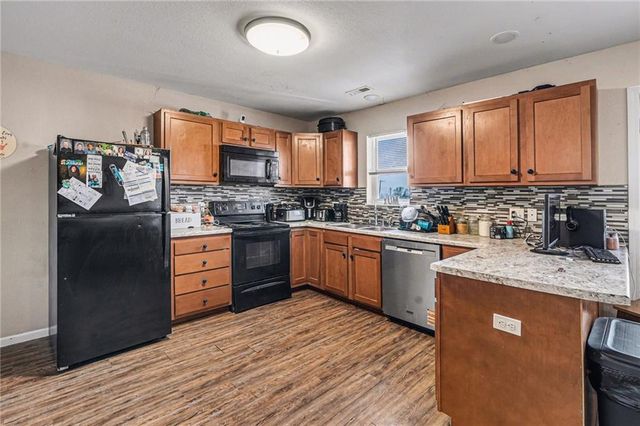 1607 S 14th Street, St Joseph, MO 64503