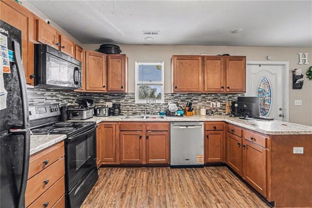 1607 S 14th Street, St Joseph, MO 64503