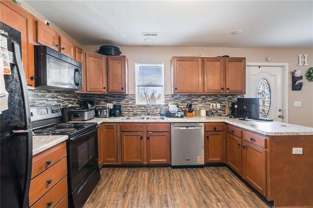 1607 S 14th Street, St Joseph, MO 64503